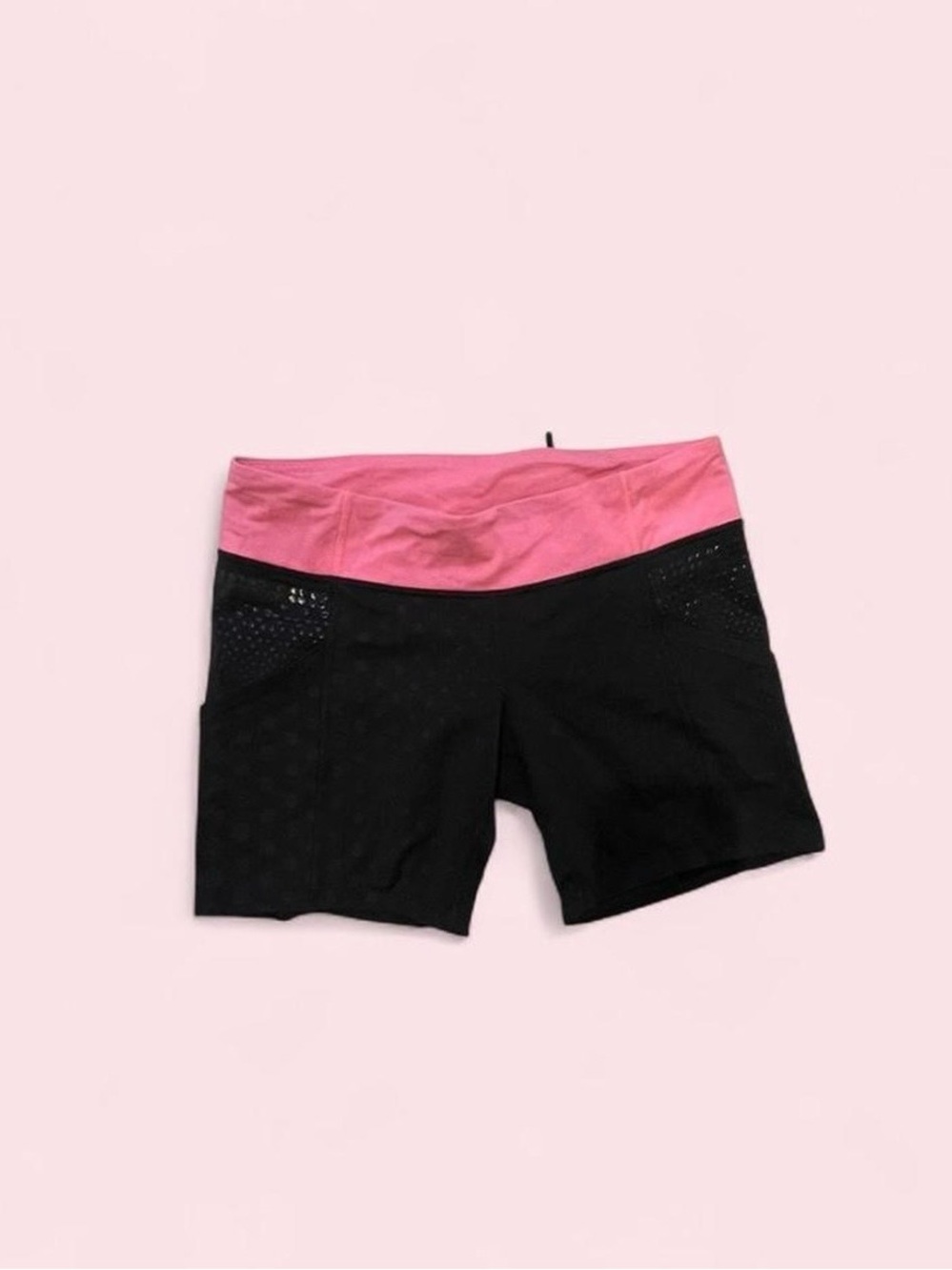 Lululemon women’s black and pink shorts with pockets in size 10
